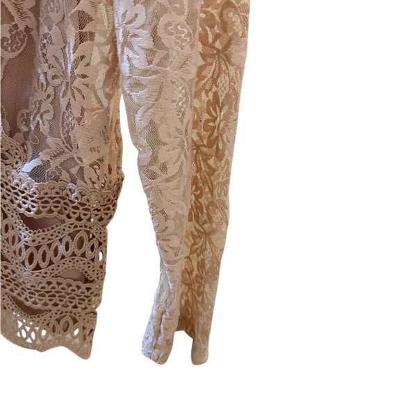 66 Adiva Lace Blouse - Soft Pink - Picture 4 of 4